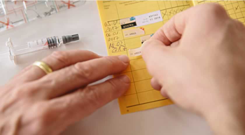 Carteira de vacinação: por que você deve cuidar dela?
