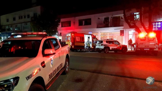 Dois homens ficam feridos com golpes de faca durante briga