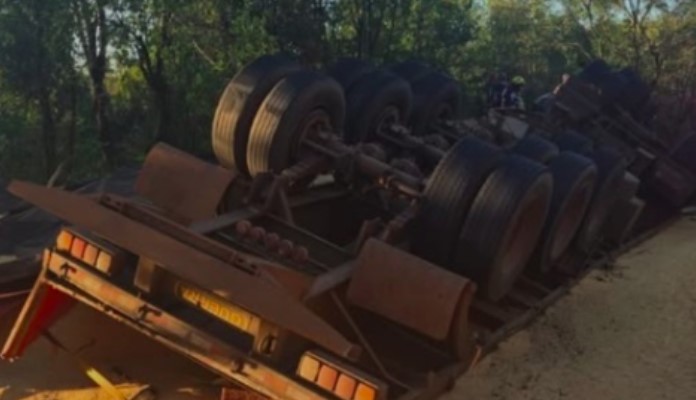 Motorista morre em acidente envolvendo carro e caminhão de SMOeste no RS