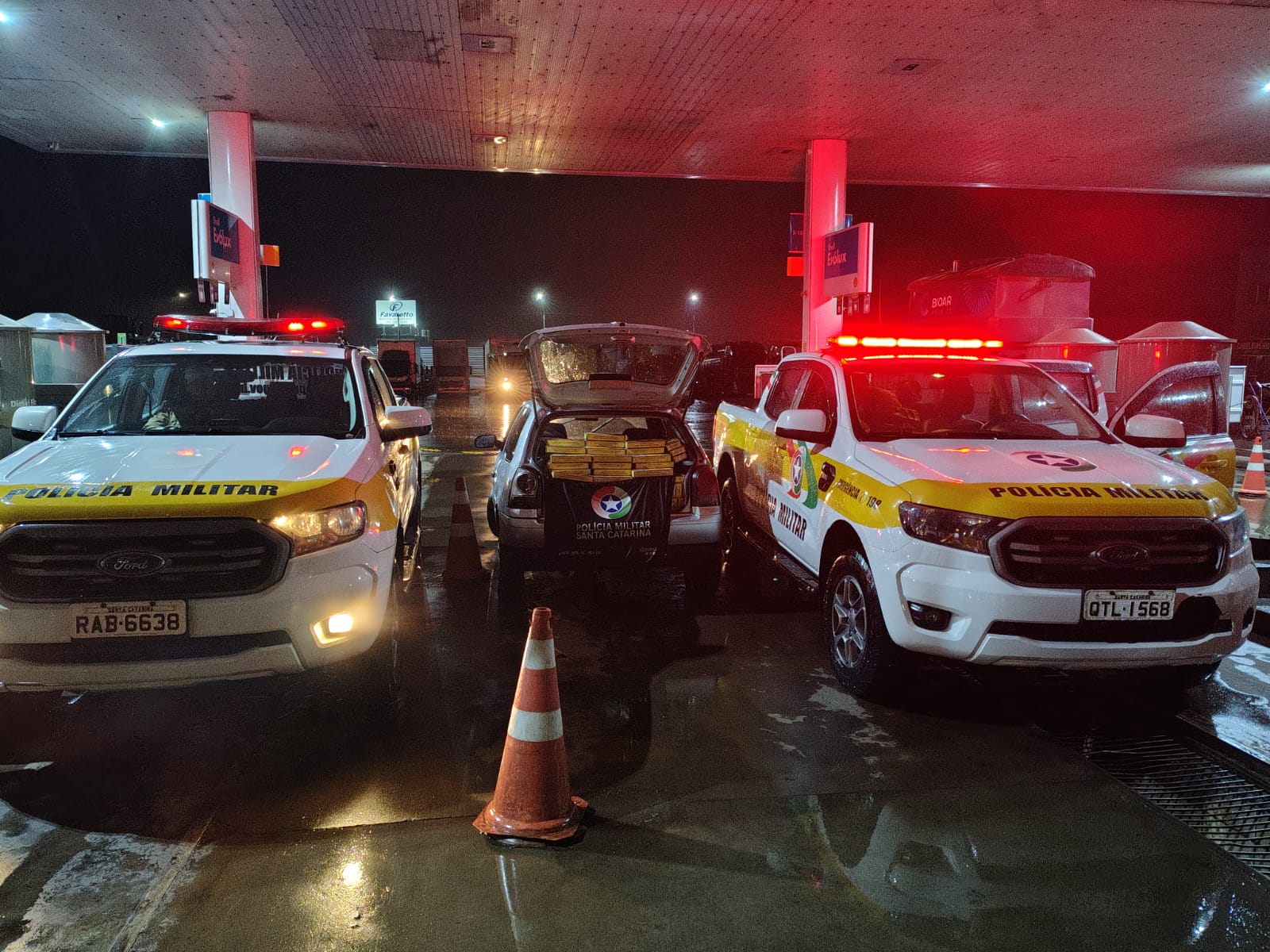 Motorista é flagrado transportando 4 mil maços de cigarro contrabandeado