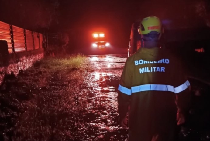 Temporal causa quedas de árvores, destelhamentos e alagamentos no Oeste de SC