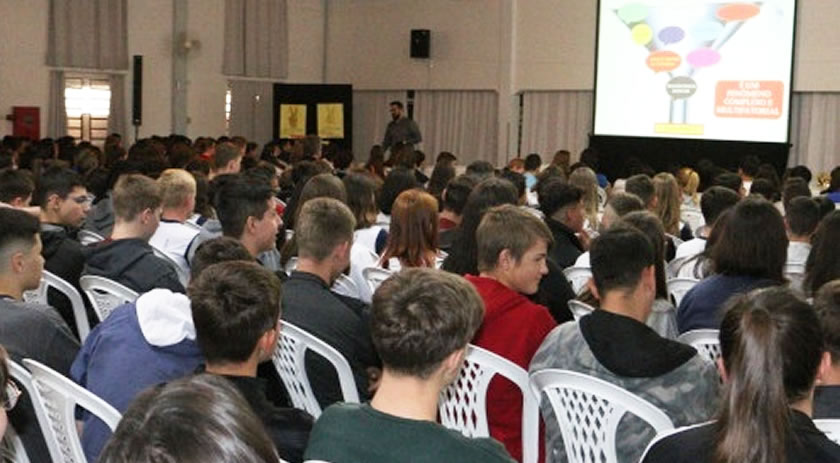 Palestra para estudantes aborda prevenção do suicídio