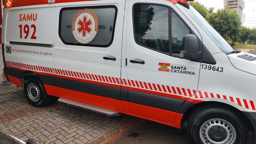 Pitbull escapa e ataca idosa em Chapecó; Vítima está hospitalizada