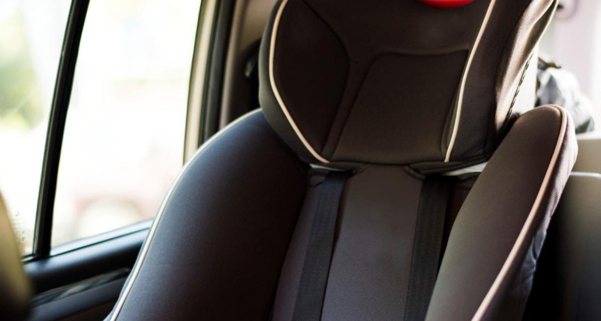 Bombeiros resgatam bebê preso dentro de carro