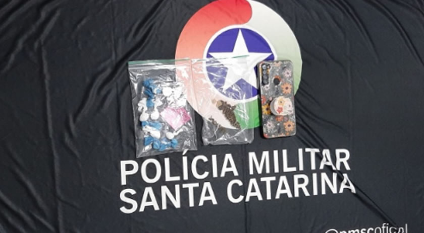 Mulher é presa e proprietária de boate conduzida para DP após ocorrência de tráfico de drogas