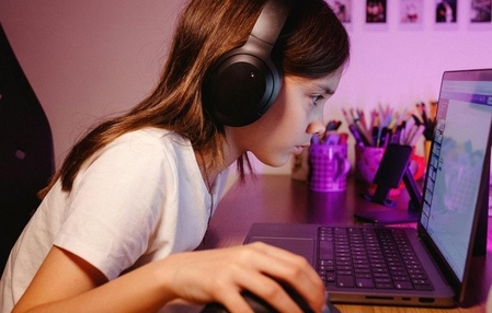Senado avalia projeto que proíbe propagandas em jogos online para menores de 12 anos