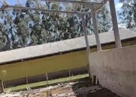 Jovem de 20 anos fica ferido após queda de telhado