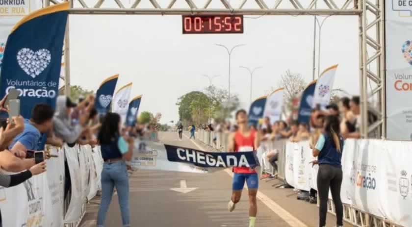 Menino de 12 anos morre ao passar mal após cruzar linha da chegada de corrida de rua