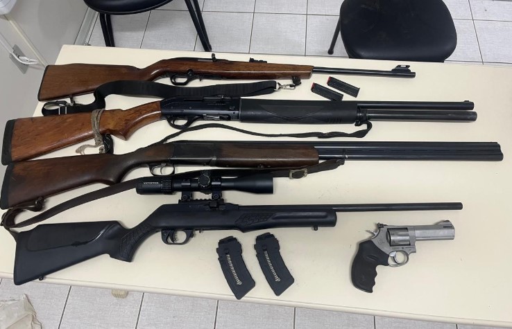 Briga familiar por disputa patrimonial termina com cinco armas apreendidas