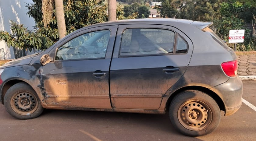 Colisão frontal deixa motociclista ferido