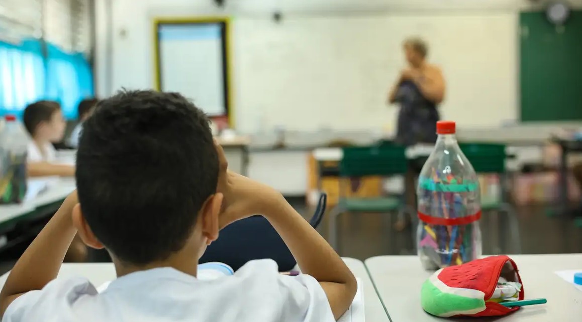 Governo abre canal para sugestões sobre uso de IA na educação