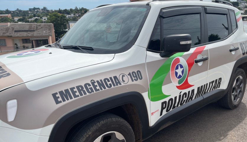 Homem é preso após ameaçar a mãe de morte no centro da cidade