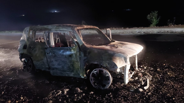 Veículo pega fogo e fica completamente destruído na SC-283