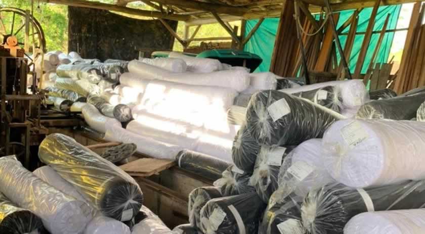 Carga de tecido avaliada em R$ 400 mil é encontrada em sítio no litoral catarinense