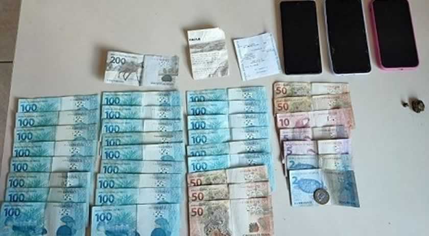 Três homens foram presos por estelionato após usarem documentos falsos para sacar FGTS em Chapecó
