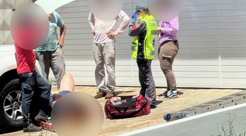 Trabalhador é resgatado após queda de quatro metros