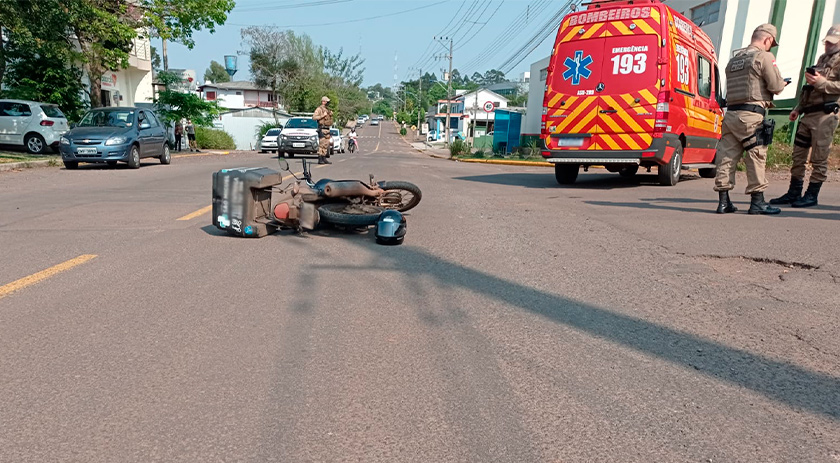 Colisão entre dois motoboys deixa homem ferido