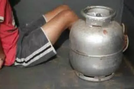 Homem flagrado furtando botijão de gás é apedrejado