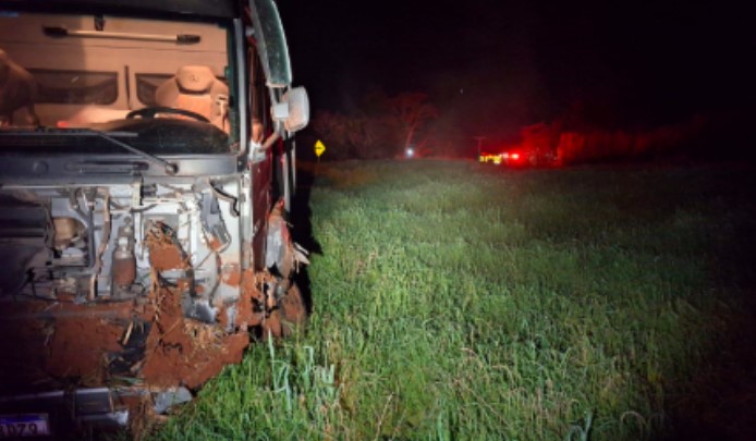 Motorista ‘dorme ao volante’ e sai da pista
