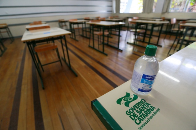 SC terá sistema de avaliação para premiar professor; sindicato resiste
