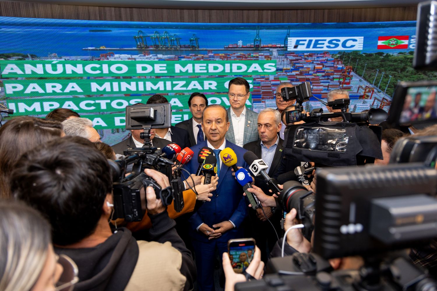 Governo de SC anuncia R$ 435 milhões para apoiar empresas afetadas por tarifaço dos EUA