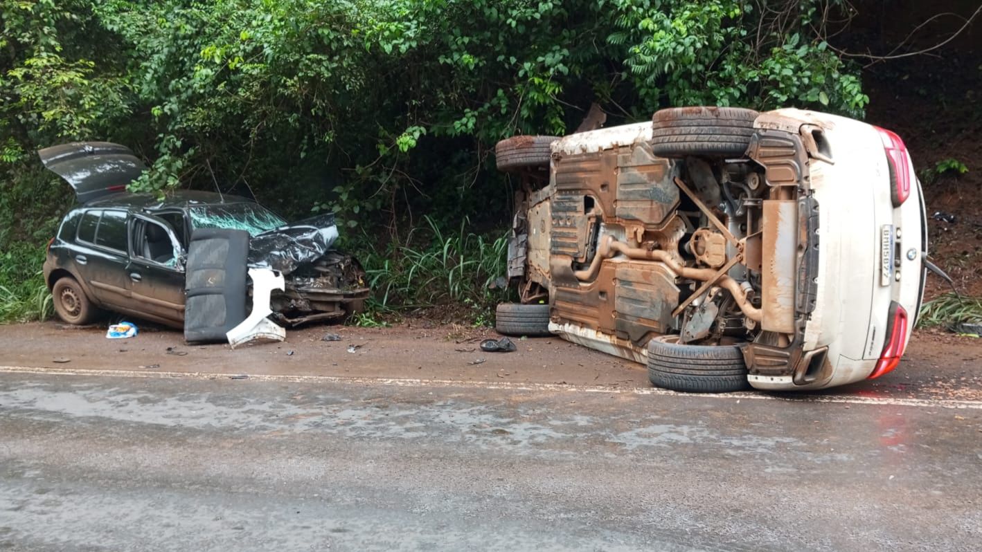 Colisão frontal deixa três feridos na BR 282, em Saudades