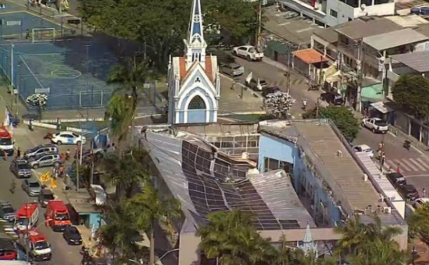Teto de igreja desaba e mata duas pessoas