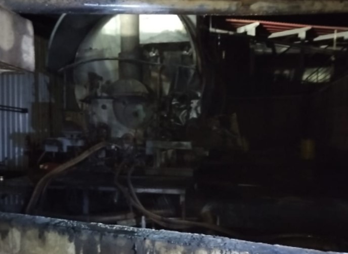 Bombeiros combatem incêndio e evitam risco de explosão