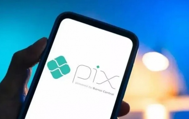 Pix bate novo recorde de transações em dia de 13º salário e Black Friday