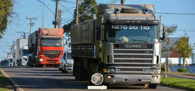 Caminhoneiros anunciam paralisação para quinta-feira (04)
