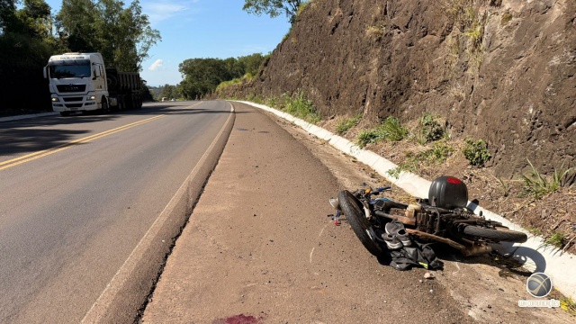 Motociclista sofre traumatismo craniano após queda na BR-282