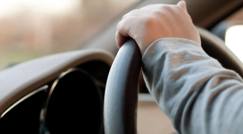 Homem embriagado é preso após realizar manobras perigosas e ameaçar atear fogo no veículo