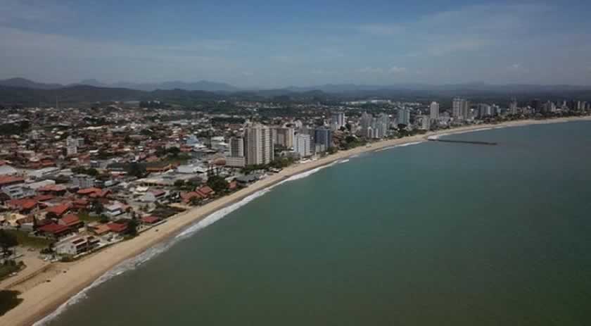 SC tem 12 das 22 praias brasileiras que receberam selo internacional de qualidade Bandeira Azul