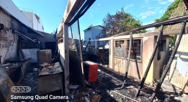Confira como ficou depósito de restaurante após incêndio