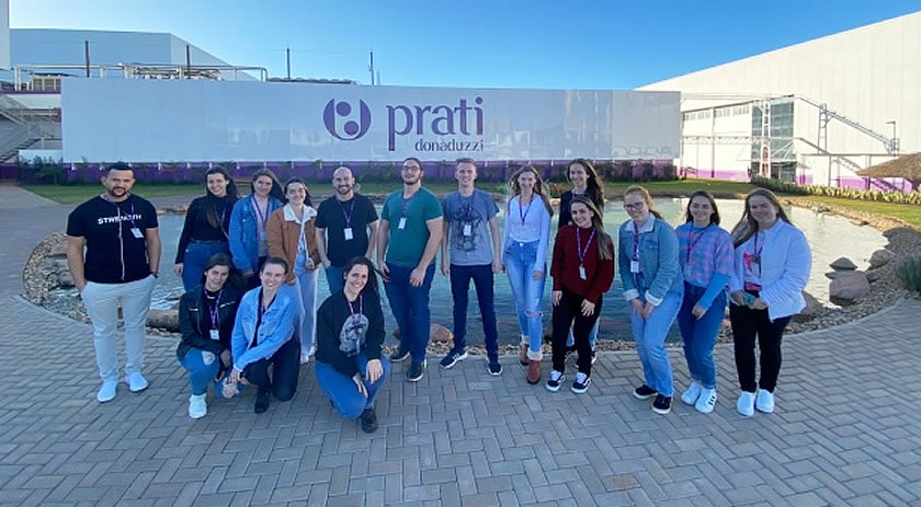 Acadêmicos de Farmácia da Unoesc visitam laboratórios
