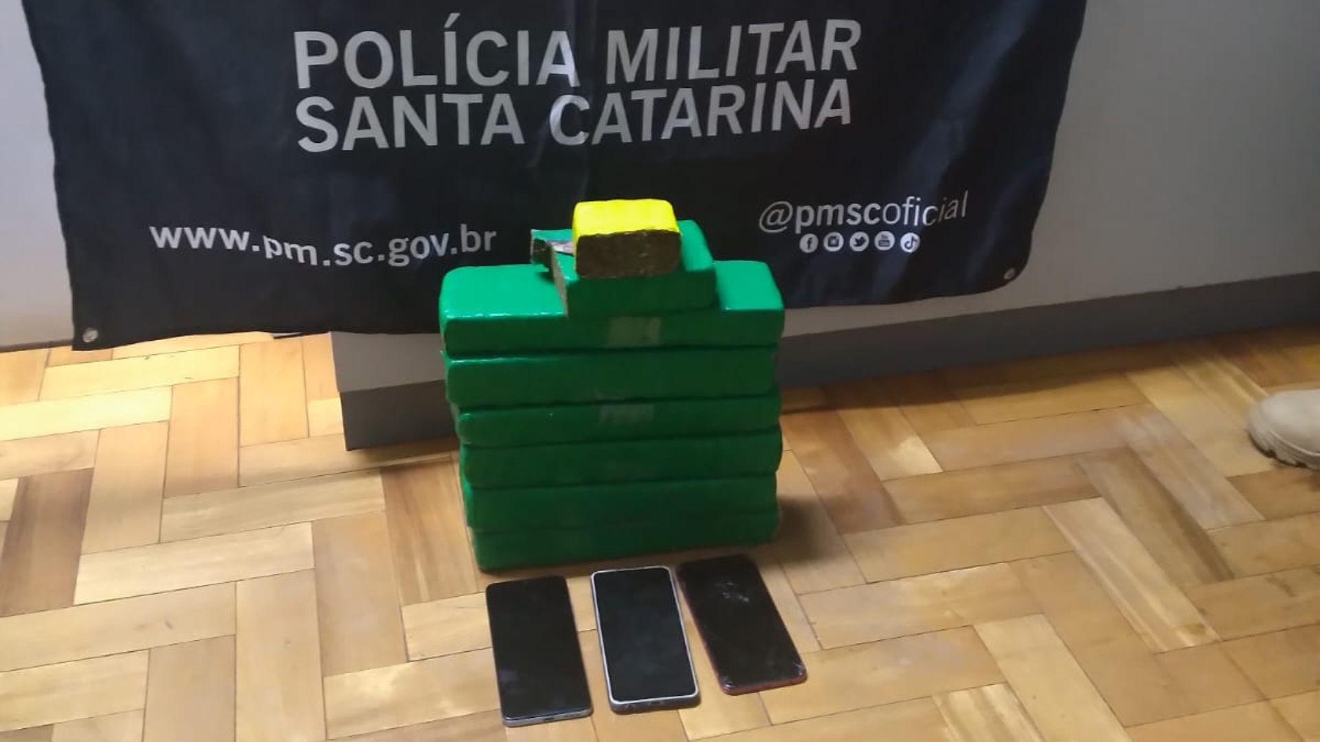 Polícia Militar apreende dois homens por tráfico de drogas