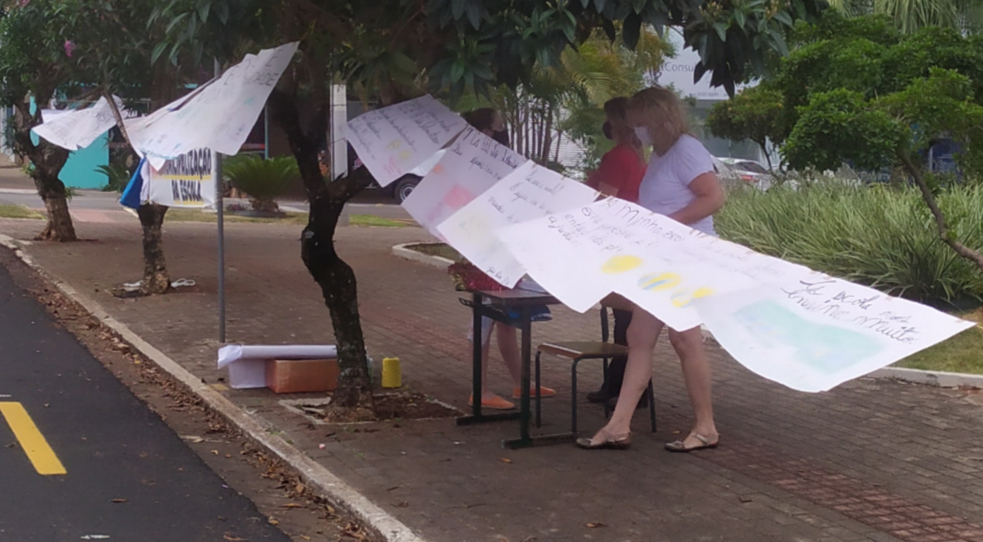 Pais e professores manifestam contra a municipalização da Escola São Sebastião