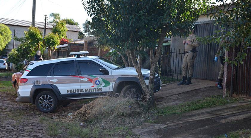 Mulher é agredida com marteladas na cabeça pelo companheiro