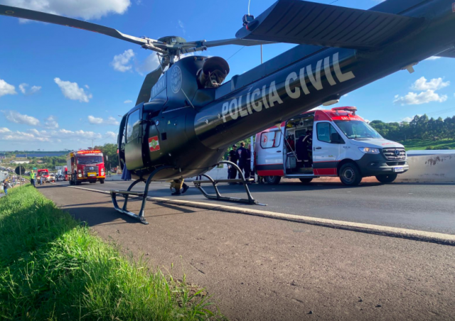 Helicóptero da Polícia Civil é acionado para socorrer motociclista em estado grave após colisão com caminhão