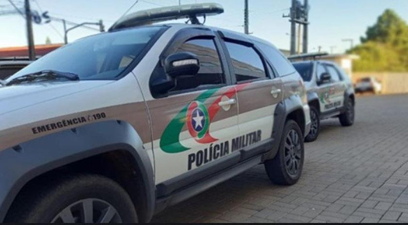 Homem vai preso após ameaçar matar a mãe e o irmão