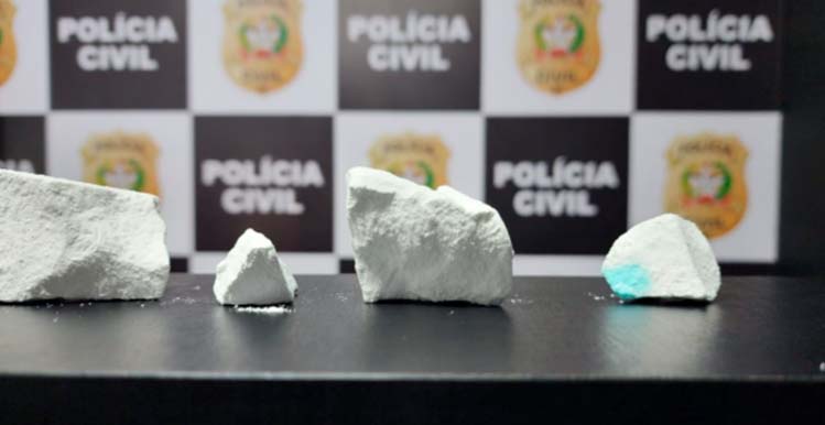 Polícia Civil prende duas pessoas por trafico do drogas