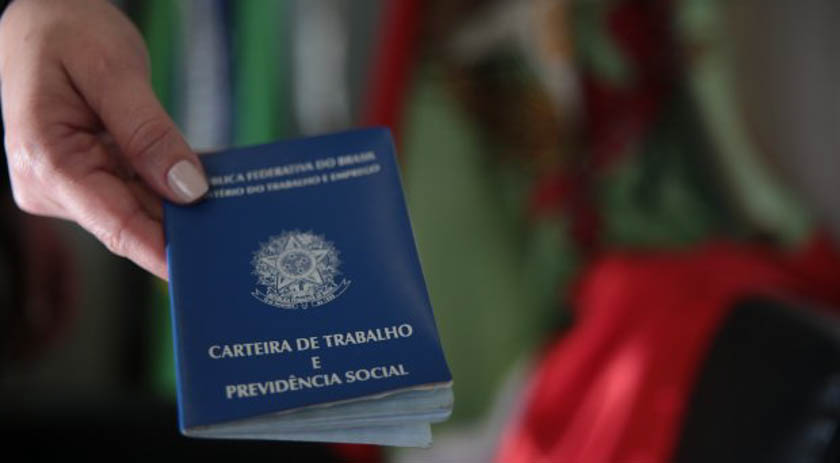 Taxa de desemprego cai para a 8% e aflige 8,6 milhões no 2º trimestre