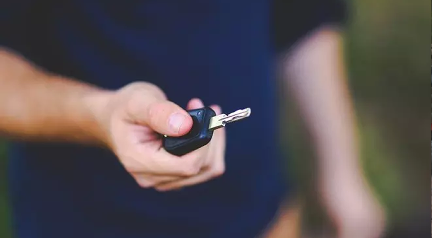 Funcionário é preso após pegar carro da patroa escondido para beber e veículo estragar