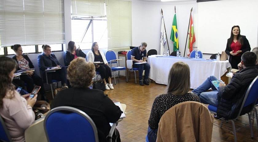 Integrantes do Colegiado de Educação da Ameosc se reúnem para discutir pautas importantes para os municípios
