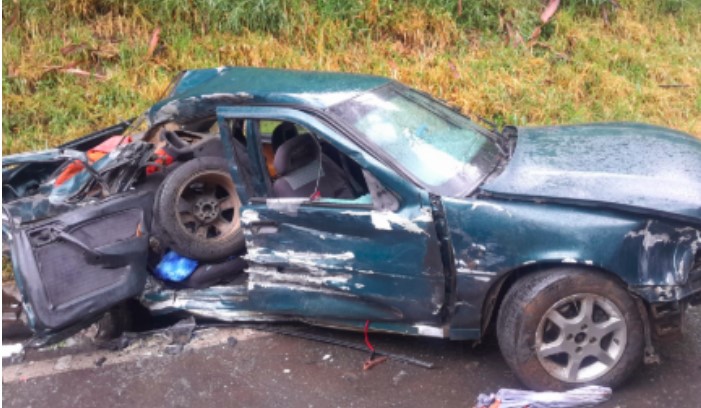 Bebê de três meses morre após grave acidente entre carro e carreta na BR-282