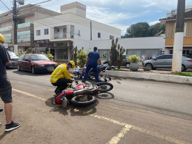 Gestante é conduzida ao hospital após acidente de trânsito