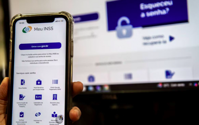 Prova de vida por telefone: INSS alerta sobre golpe que pode cortar benefícios de brasileiros
