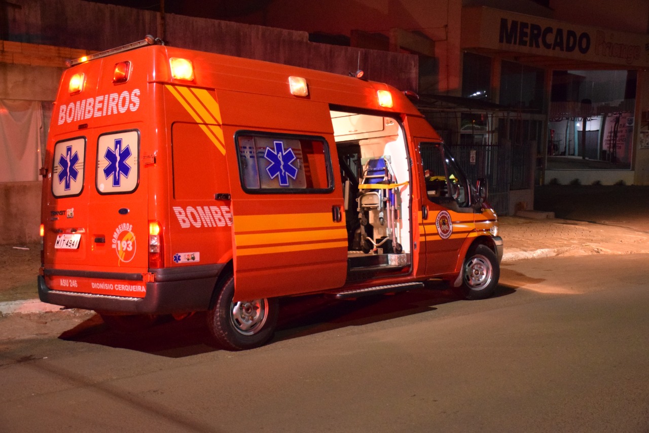 Colisão lateral deixa três feridos no bairro Agostini