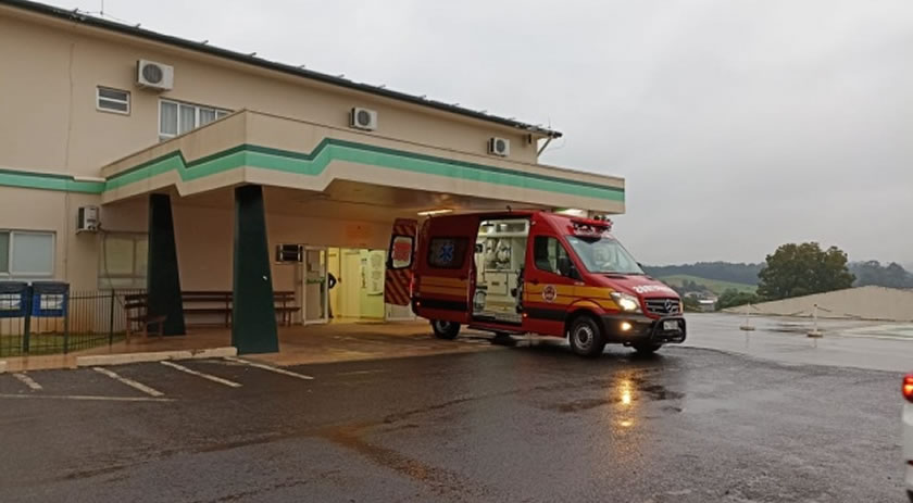 Hospital atualiza estado da criança encontrada em veículo, ao lado da mãe morta