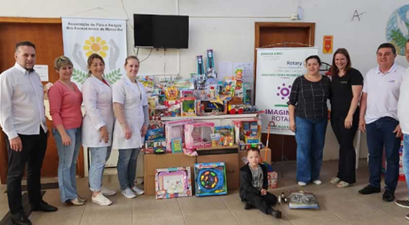 Rotary Club realiza entrega de doações para APAE